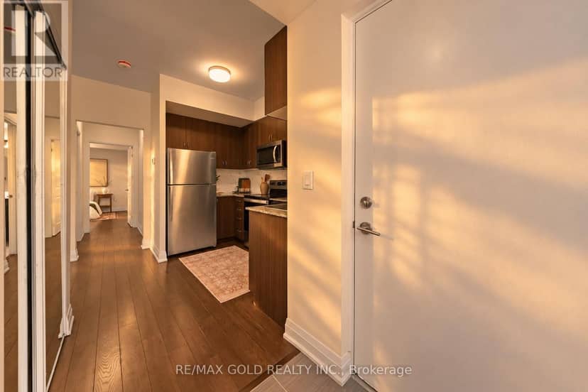 602 - 18 Coles Avenue — photo 5 of 27