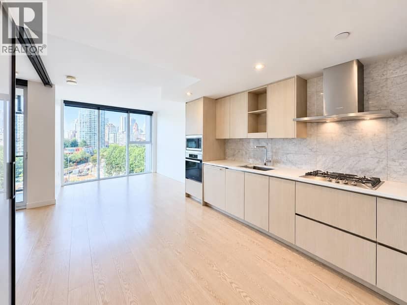 886 87 NELSON STREET, Vancouver, photo 3