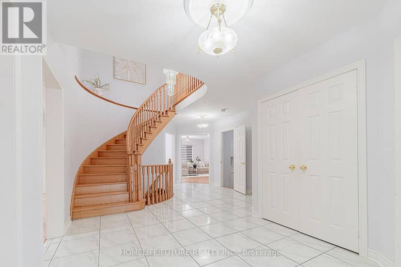 42 Boxwood Crescent — photo 3 of 40