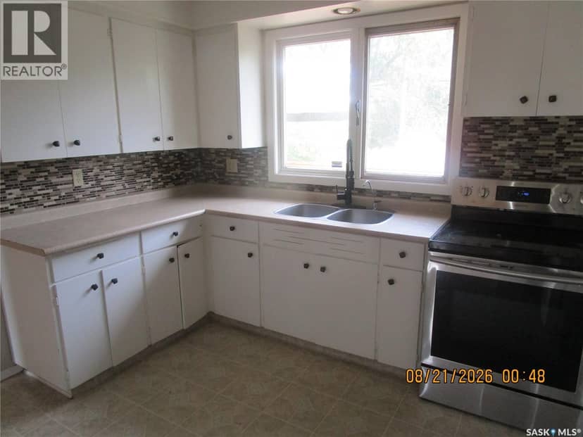 112 Wood Crescent — photo 9 of 26
