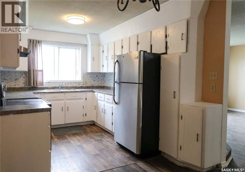 32 Clarke AVENUE, Yorkton, photo 3