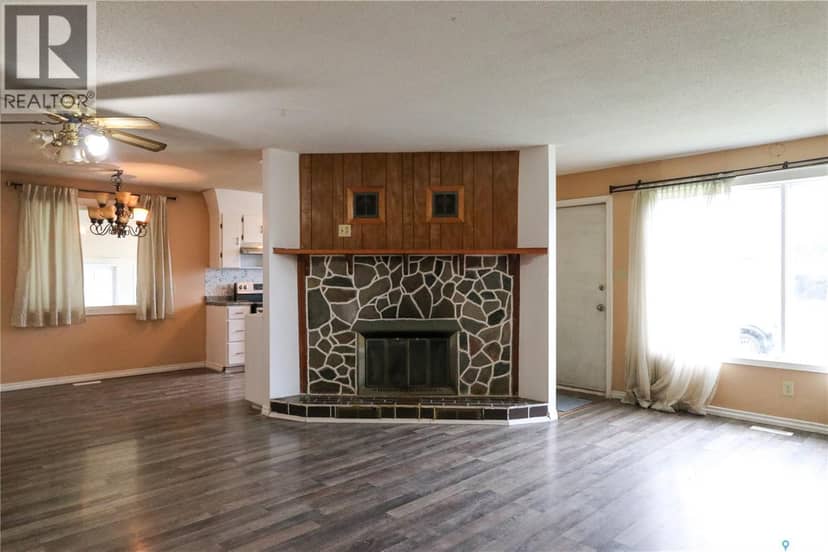 32 Clarke AVENUE — photo 9 of 32