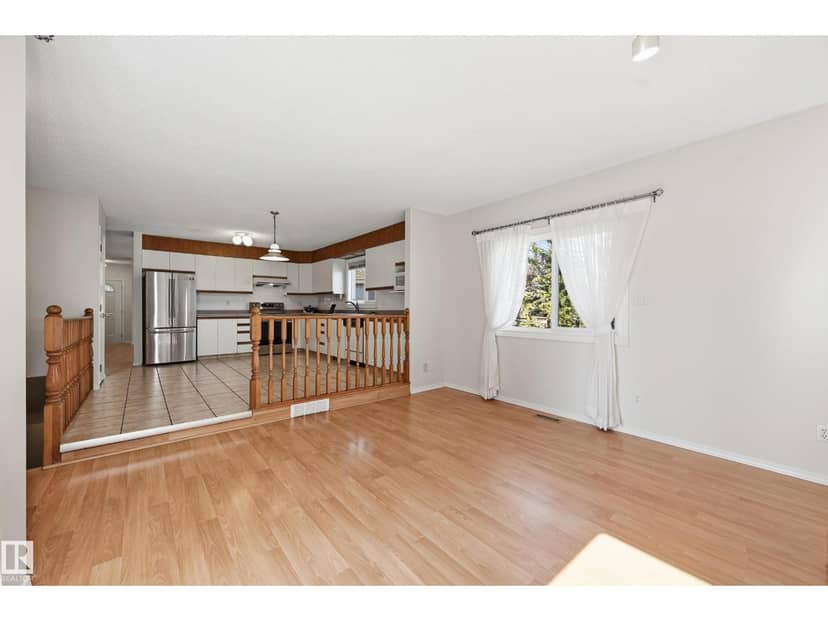 11102 11A AV NW, Edmonton, photo 3