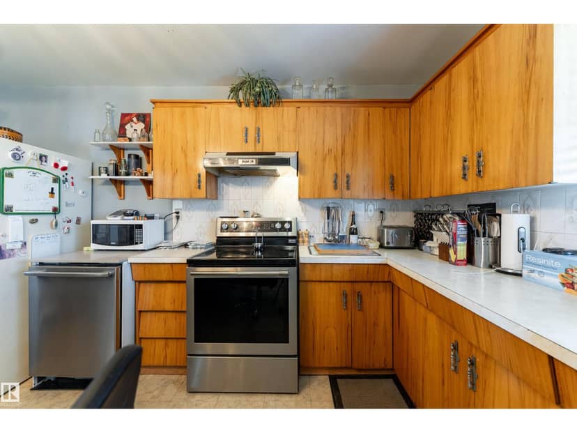 5047 46 ST — photo 16 of 39