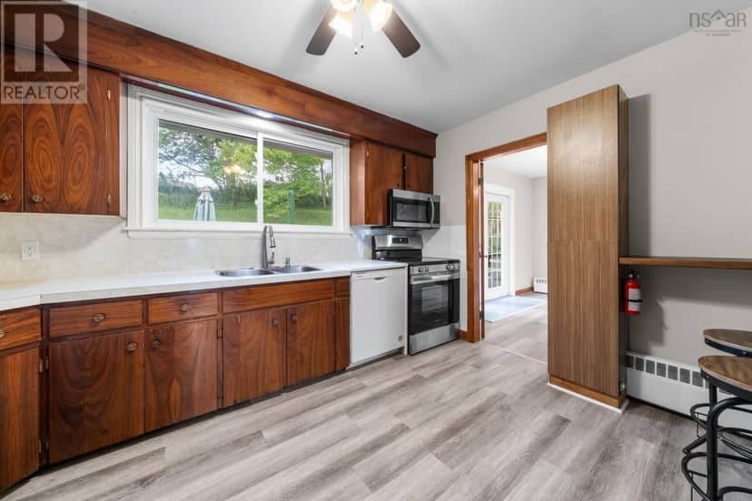43 Lynn Drive — photo 6 of 40