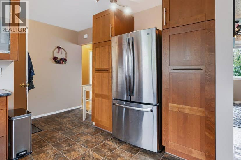 1012 Raynard Crescent SE — photo 10 of 40