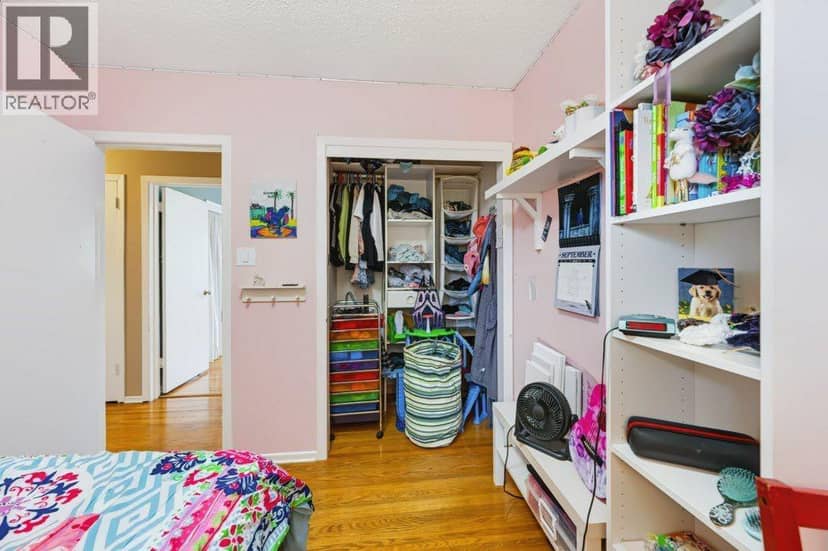 1012 Raynard Crescent SE — photo 14 of 40