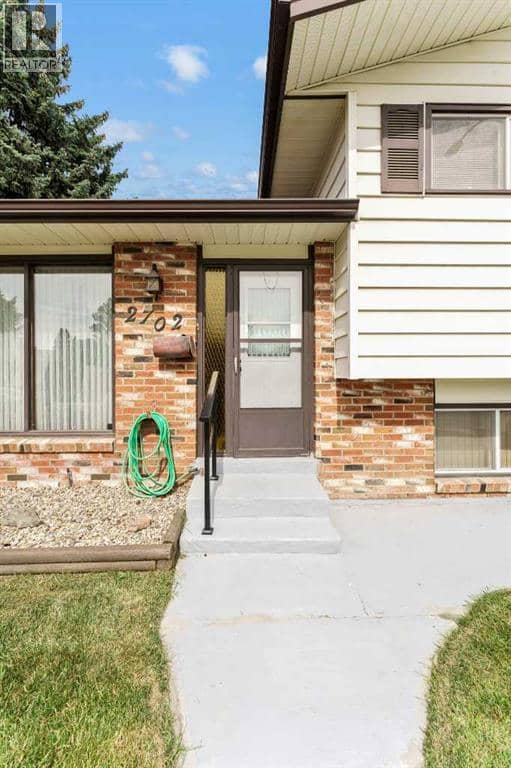 2702 24 Street SE, Medicine Hat, photo 4