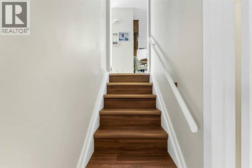 2702 24 Street SE — photo 27 of 40