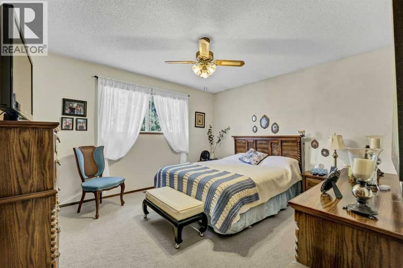 2702 24 Street SE — photo 23 of 40