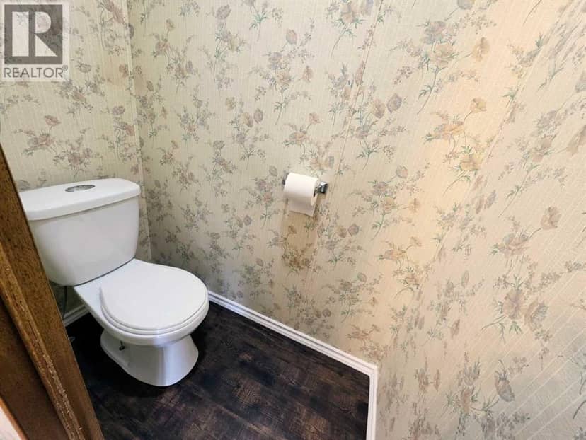 4603 47 Street — photo 14 of 40