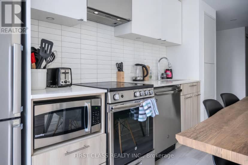 826 - 251 Jarvis Street — photo 13 of 23