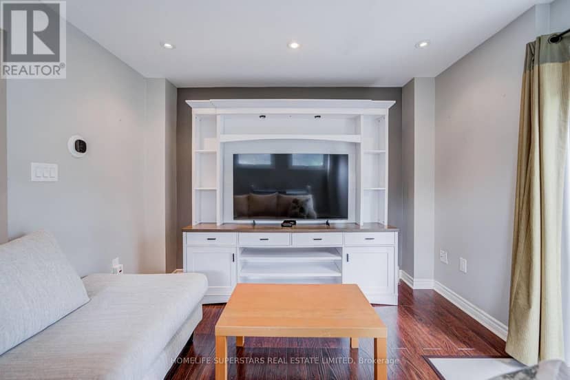 50 Hoskins Square — photo 23 of 39