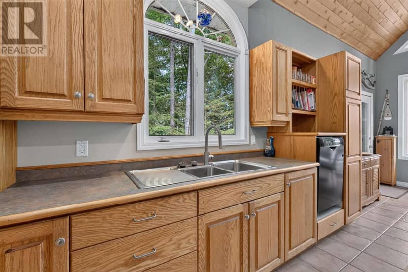 760 Finns Bay RD N — photo 21 of 40