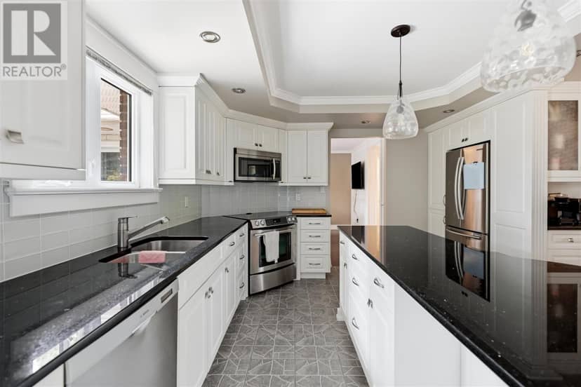 42 Caddy AVE — photo 10 of 40