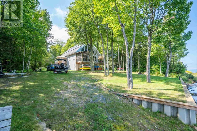 760 Finns Bay RD N — photo 5 of 40