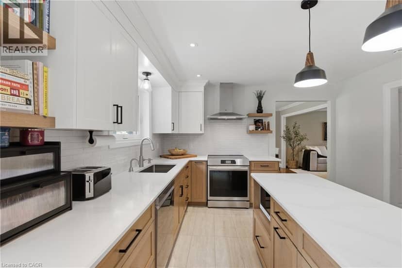 27 JOHN MARTIN Crescent — photo 13 of 40