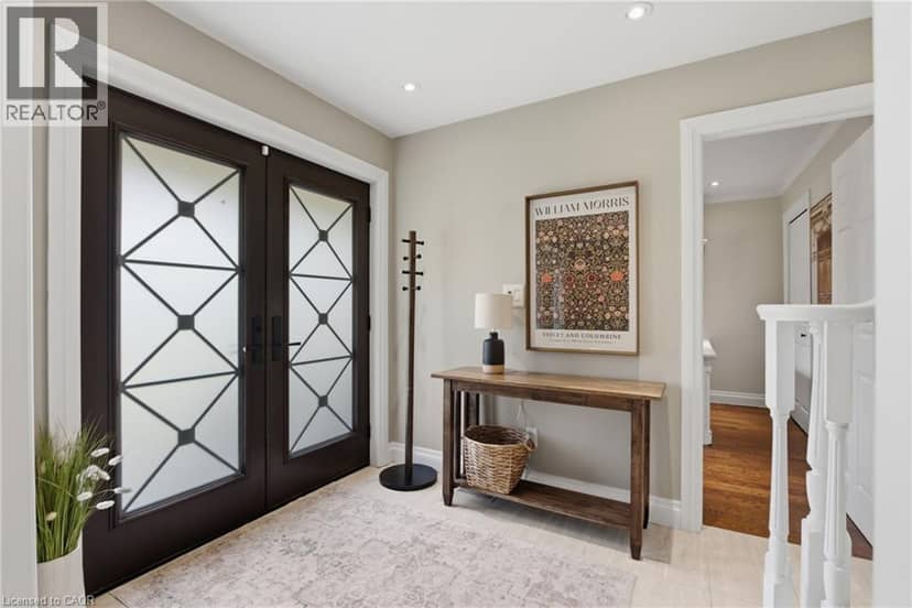 27 JOHN MARTIN Crescent — photo 4 of 40