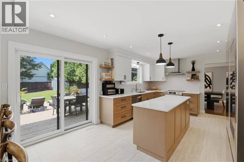 27 JOHN MARTIN Crescent — photo 11 of 40