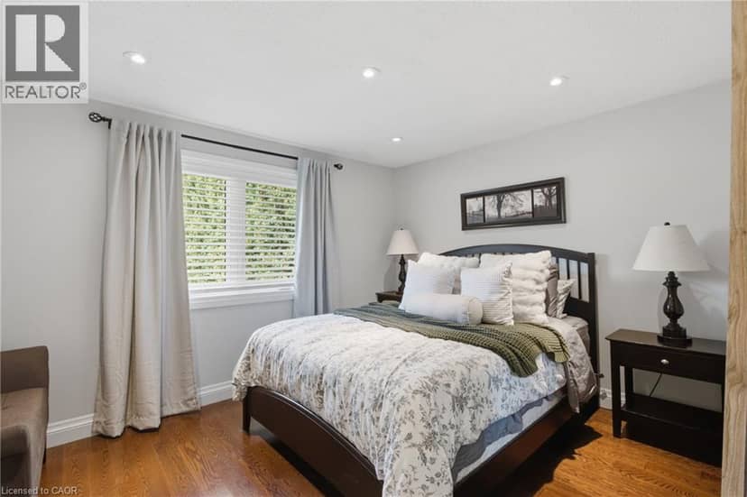27 JOHN MARTIN Crescent — photo 26 of 40