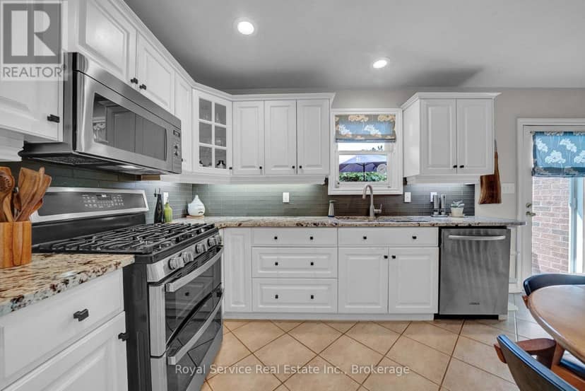 88 Simpson Avenue — photo 15 of 40