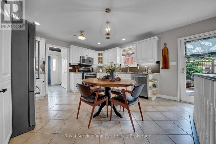 88 Simpson Avenue — photo 16 of 40