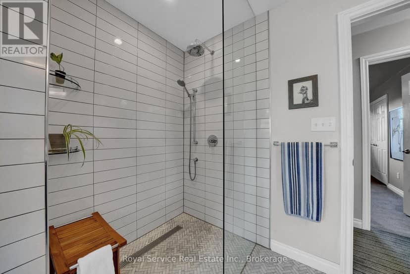 88 Simpson Avenue — photo 24 of 40