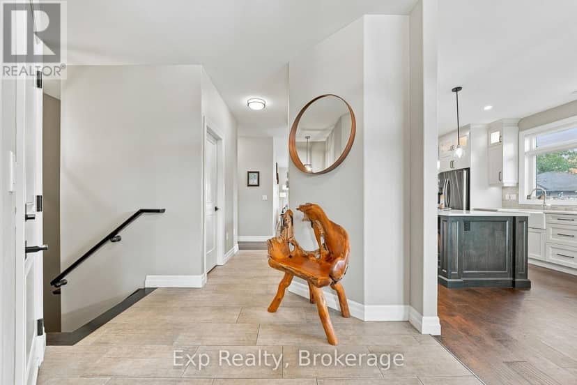 52 Gavin Crescent — photo 4 of 29