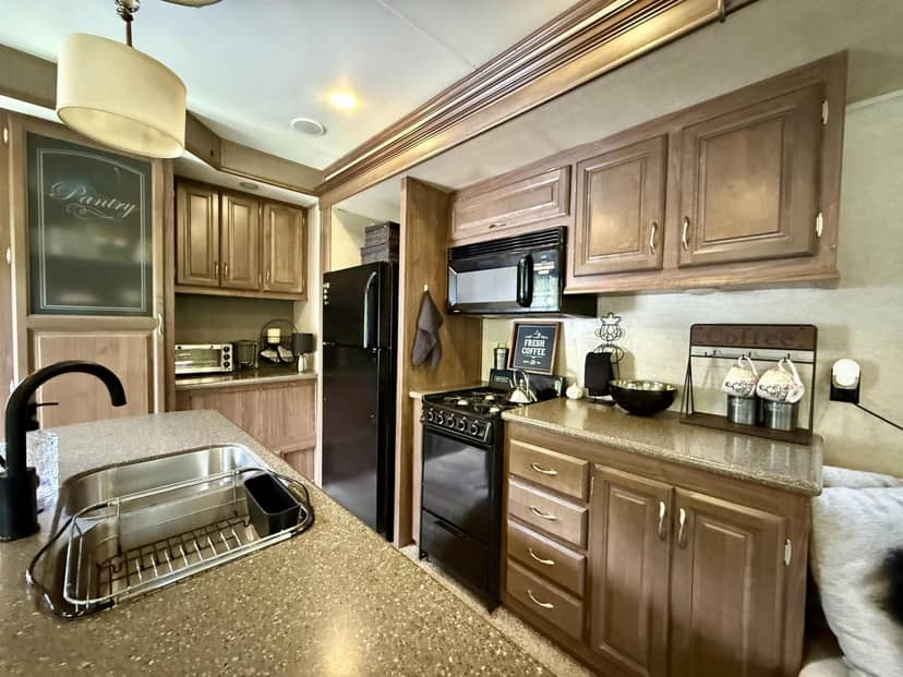 16 1650 COLUMBIA VALLEY ROAD, Columbia Valley, Columbia Valley