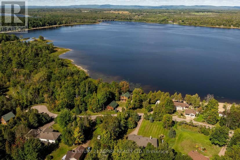 800 Forest Park Road, Laurentian Valley, photo 3