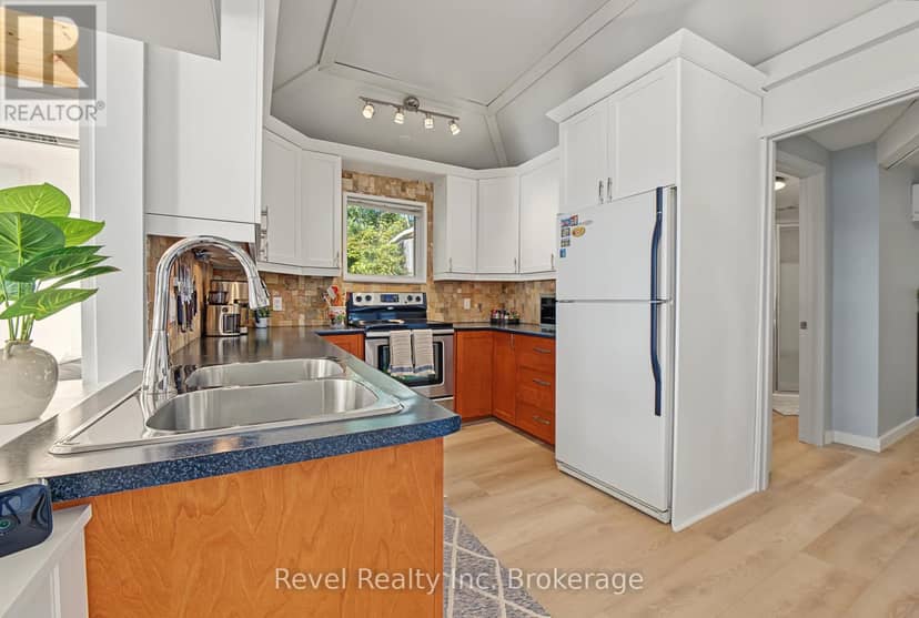 165 Viceroy Road — photo 10 of 40