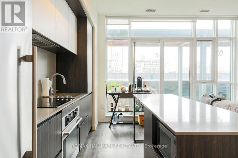 405 - 225 Sumach Street — photo 14 of 40