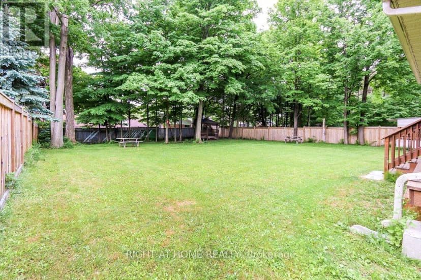 4441 Lawrence Avenue E — photo 16 of 23