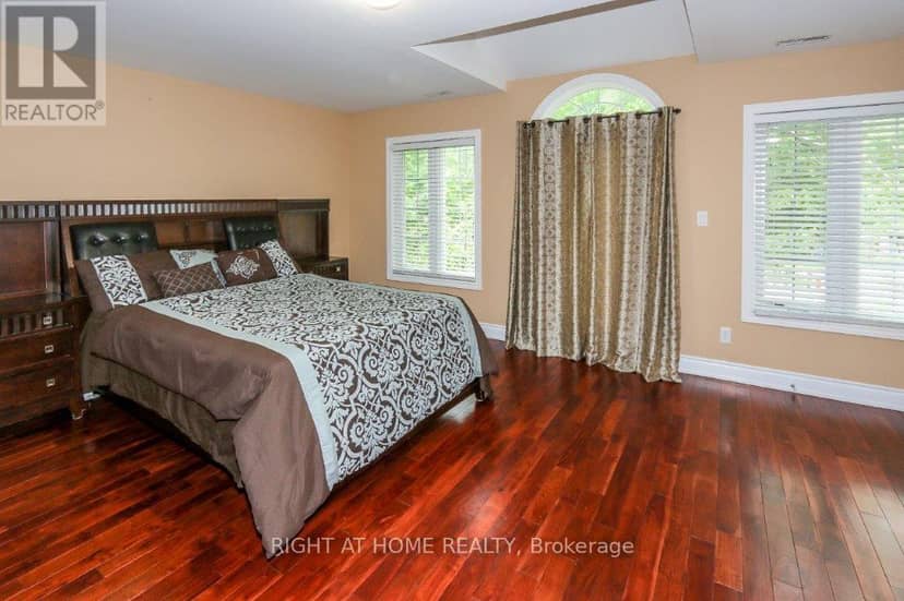 4441 Lawrence Avenue E — photo 18 of 23