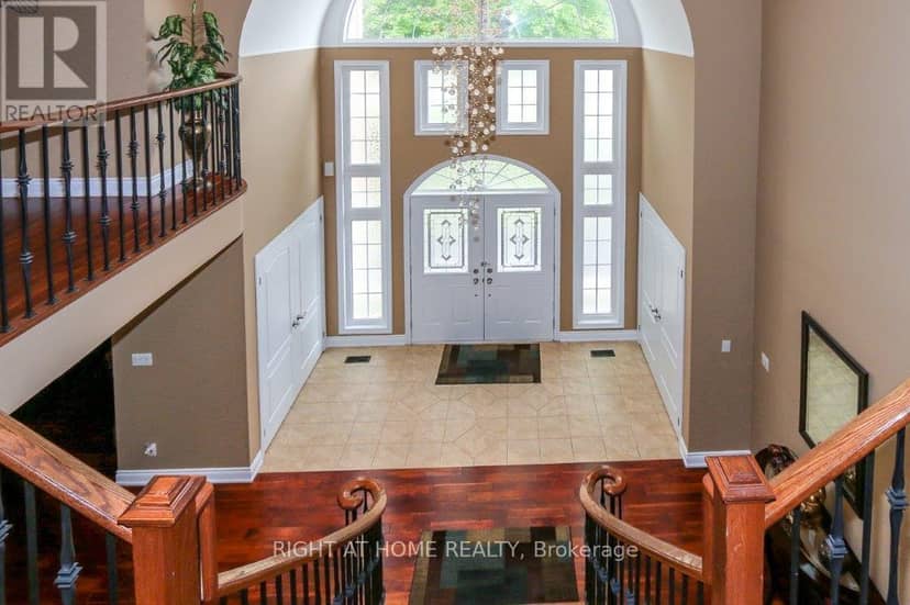 4441 Lawrence Avenue E, Toronto, photo 4