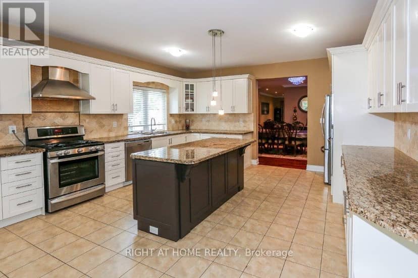 4441 Lawrence Avenue E — photo 9 of 23