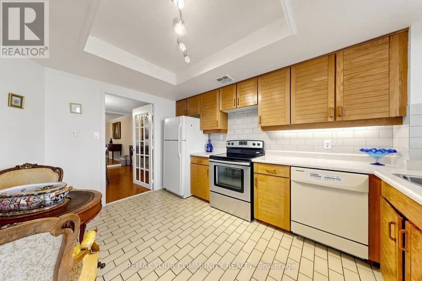 1609 - 5444 Yonge Street — photo 18 of 40