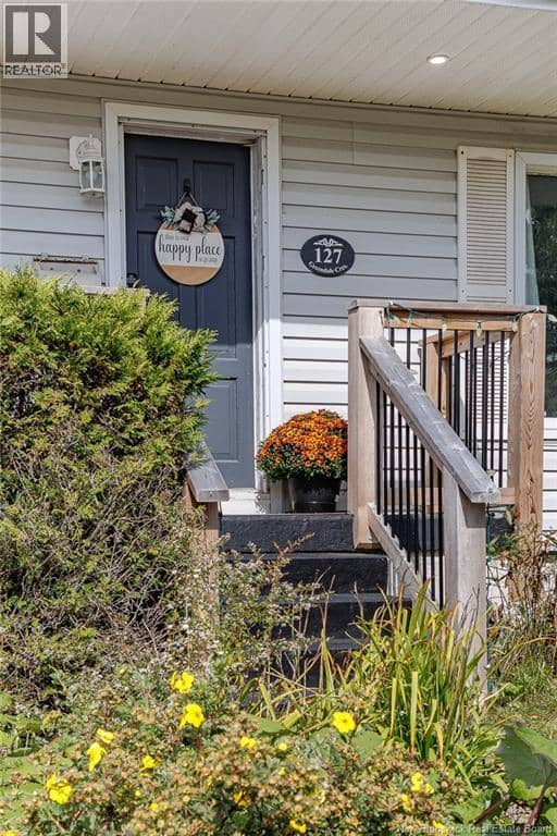 127 Greendale Crescent — photo 6 of 40