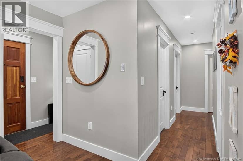 127 Greendale Crescent — photo 8 of 40