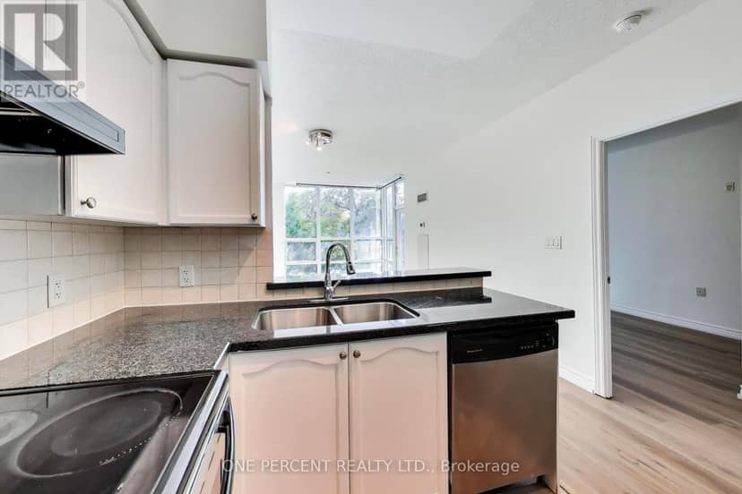 109 - 3840 Bathurst Street — photo 8 of 36
