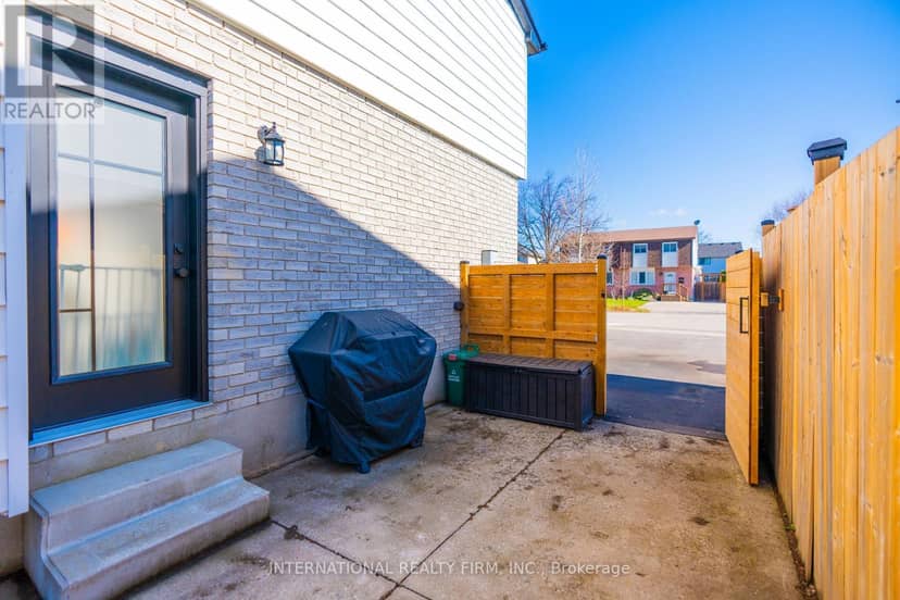 28 Debby Crescent — photo 24 of 29