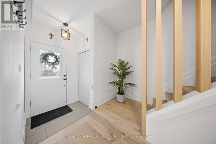 28 Debby Crescent — photo 3 of 29