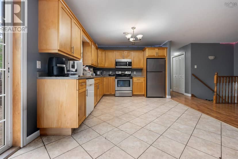 295 QUEEN Street — photo 14 of 33