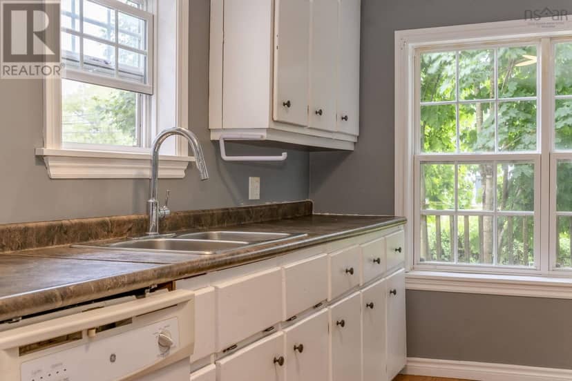 623 Main Street — photo 9 of 38