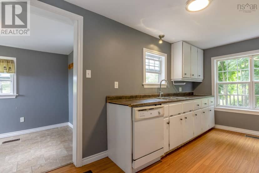 623 Main Street — photo 5 of 38