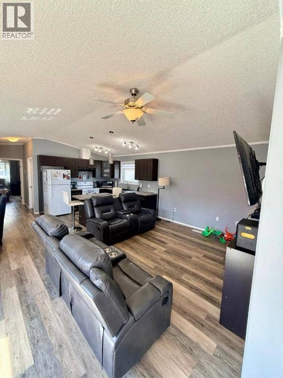 4410 48 Street — photo 10 of 38