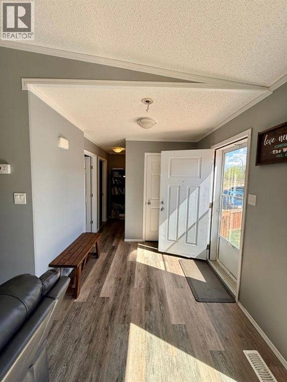 4410 48 Street — photo 27 of 38