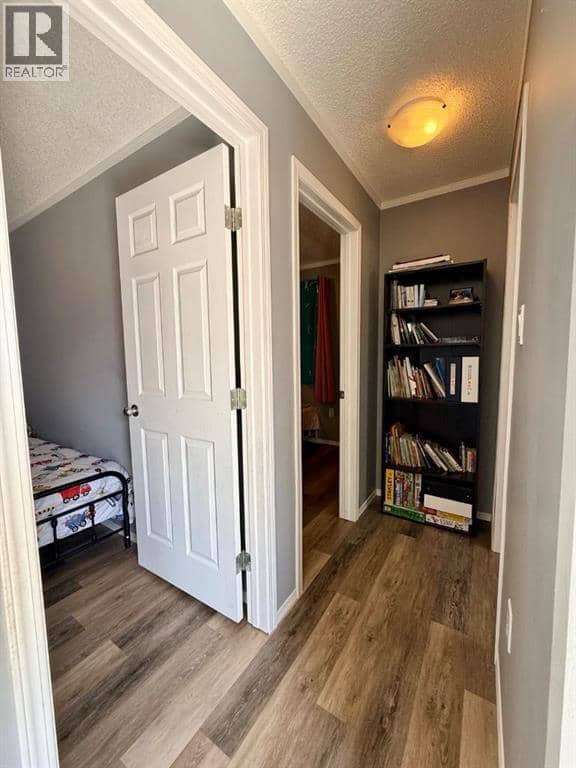 4410 48 Street — photo 28 of 38