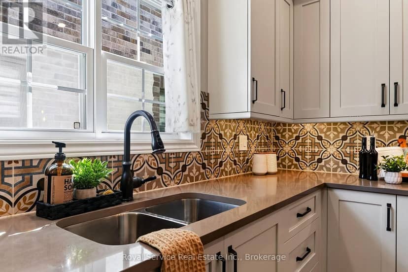 930 Ernest Allen Boulevard — photo 14 of 40