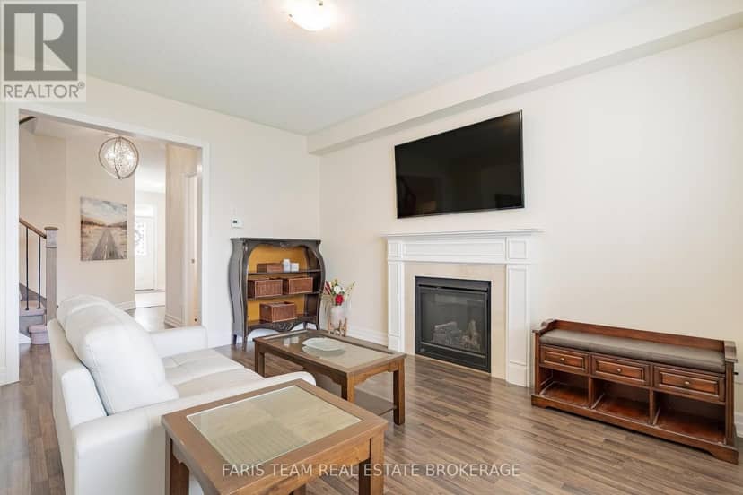 3 Hutton Crescent — photo 13 of 38